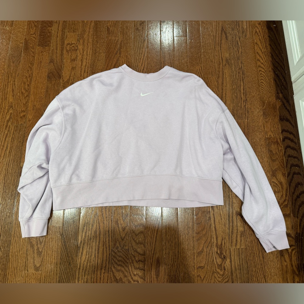 Nike Women's Lavender Sweatshirt
Never worn 
Size m